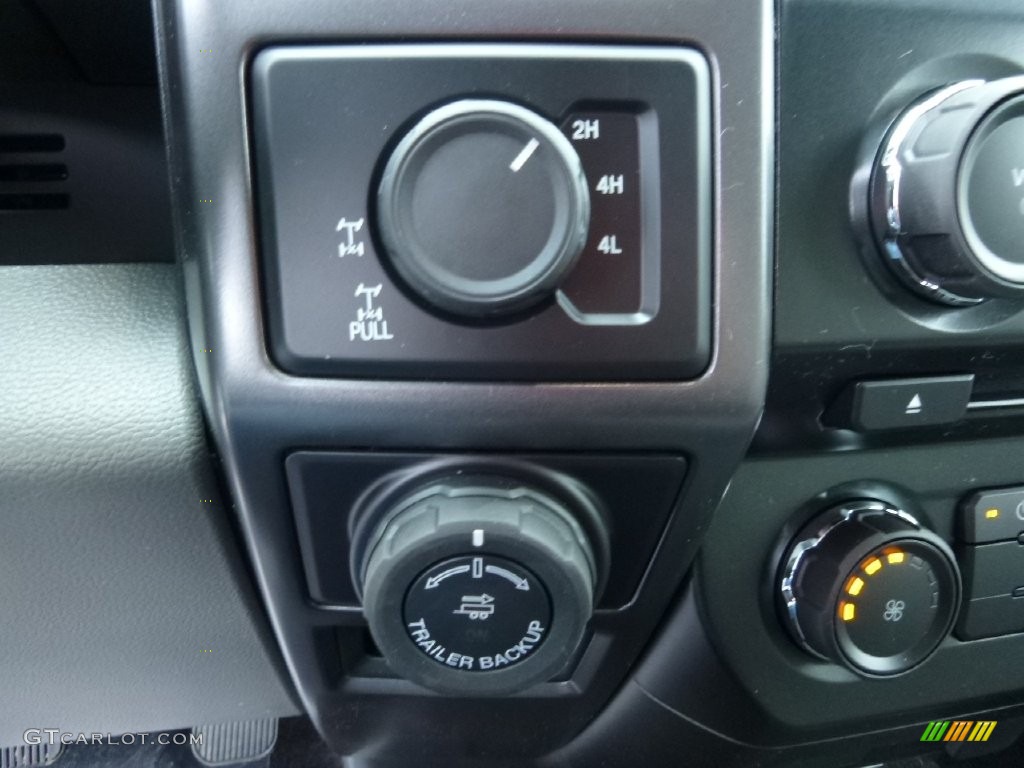 2016 F150 XLT SuperCrew 4x4 - Oxford White / Medium Earth Gray photo #17