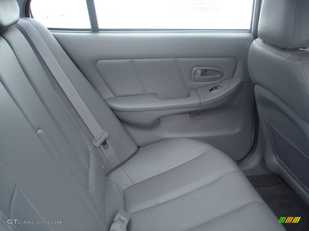 2004 Elantra GT Sedan - Sterling Silver / Gray photo #4