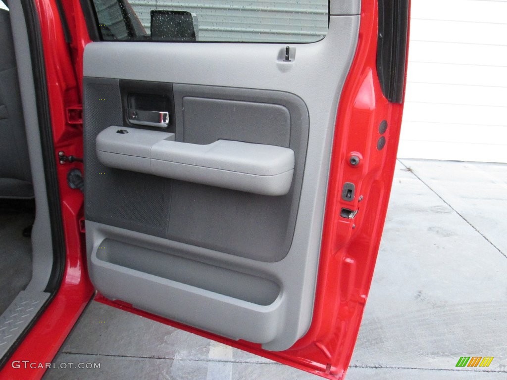 2005 F150 XLT SuperCrew - Bright Red / Medium Flint/Dark Flint Grey photo #22