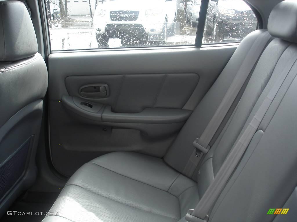 2004 Elantra GT Sedan - Sterling Silver / Gray photo #15