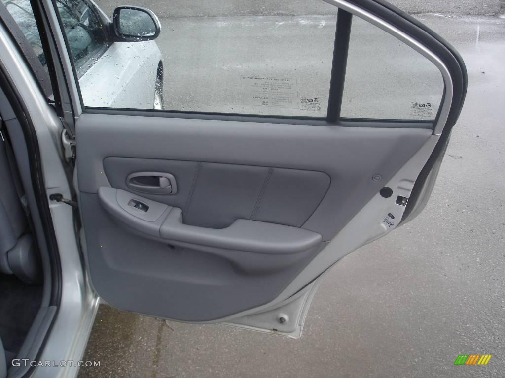 2004 Elantra GT Sedan - Sterling Silver / Gray photo #19