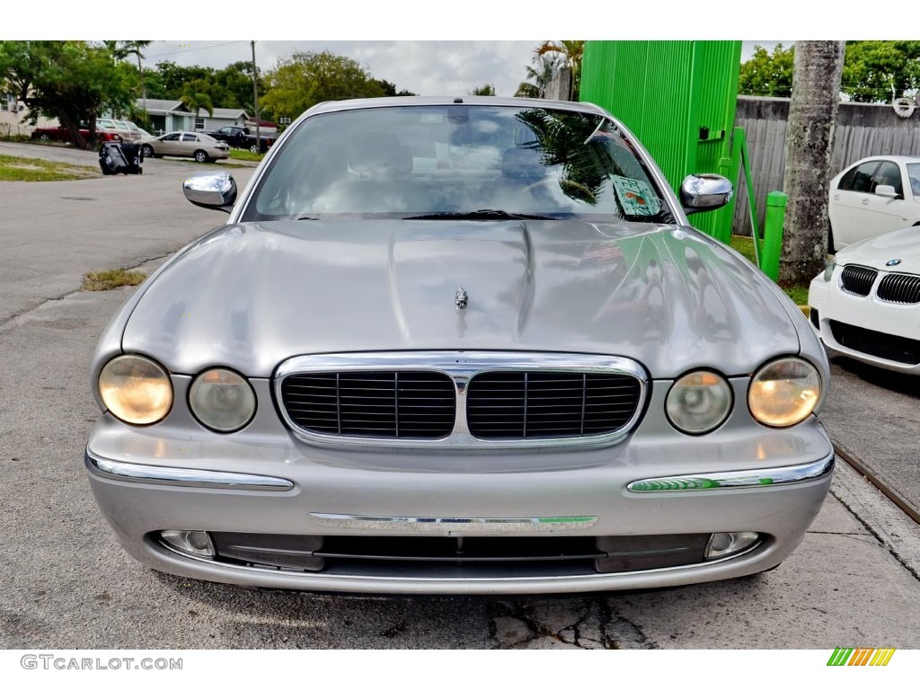 2004 XJ XJ8 - Platinum Silver Metallic / Charcoal photo #3