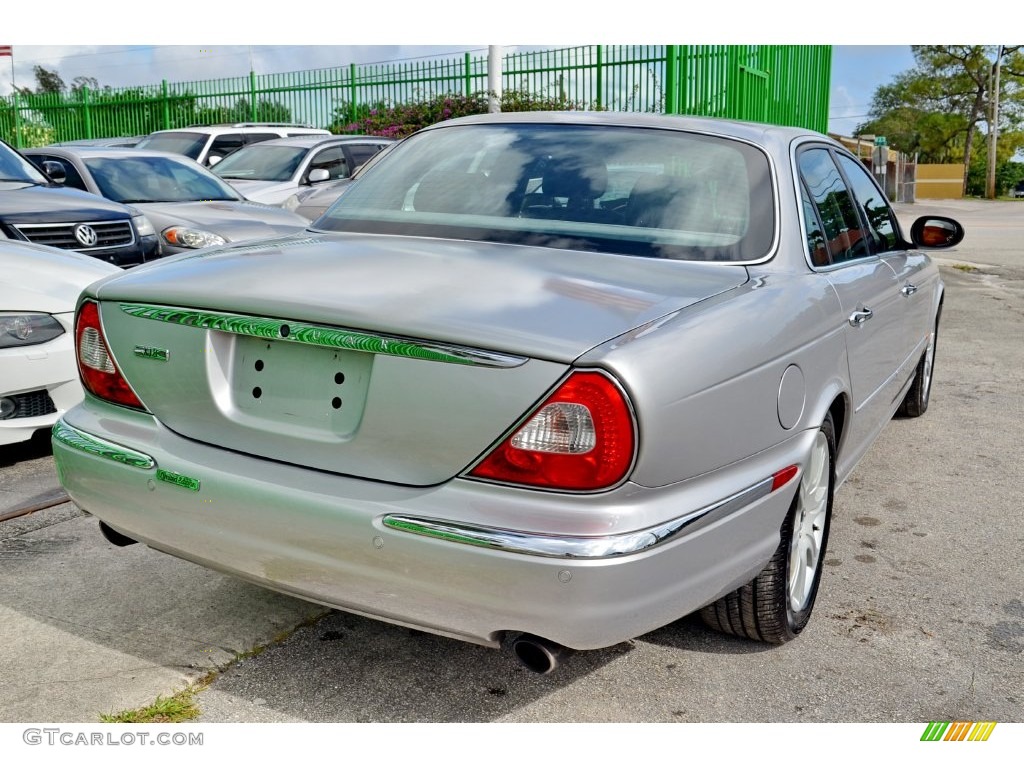 2004 XJ XJ8 - Platinum Silver Metallic / Charcoal photo #11