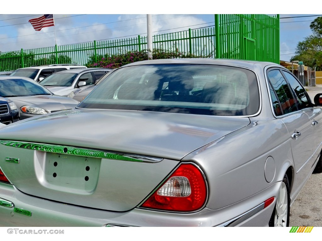 2004 XJ XJ8 - Platinum Silver Metallic / Charcoal photo #12