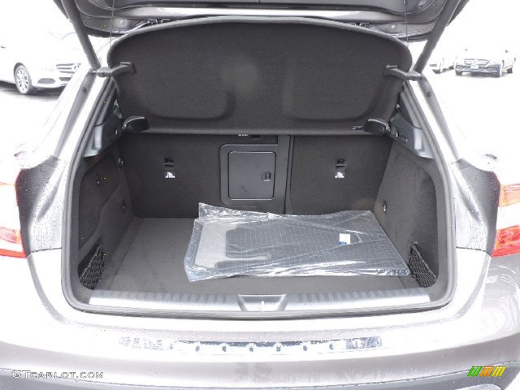 2016 Mercedes-Benz GLA 250 4Matic Trunk Photos