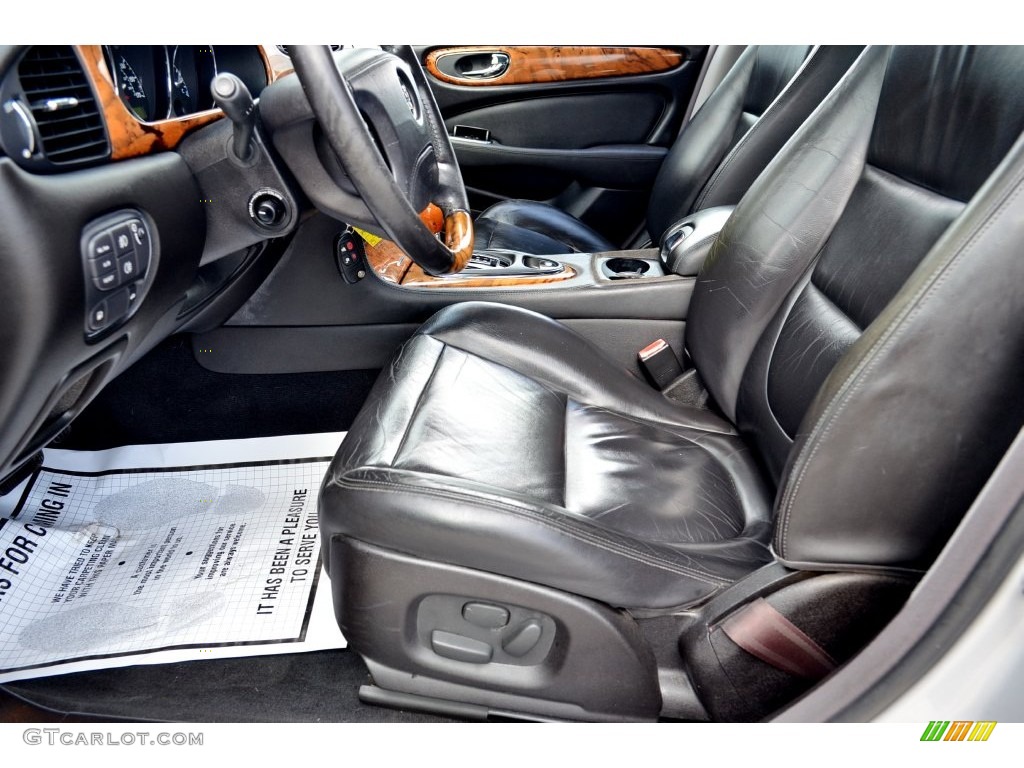 2004 XJ XJ8 - Platinum Silver Metallic / Charcoal photo #38