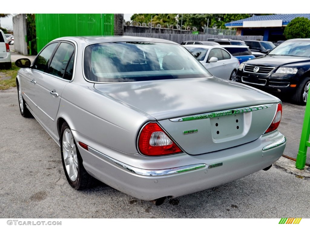 2004 XJ XJ8 - Platinum Silver Metallic / Charcoal photo #46