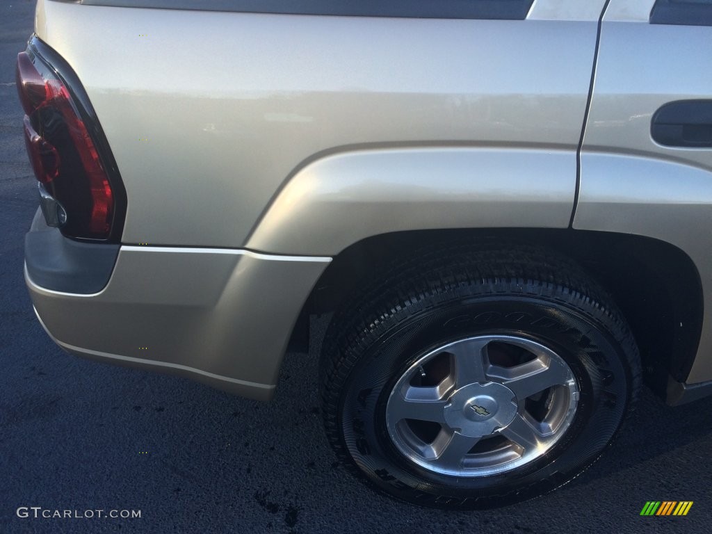 2004 TrailBlazer LS 4x4 - Sandstone Metallic / Light Cashmere photo #31