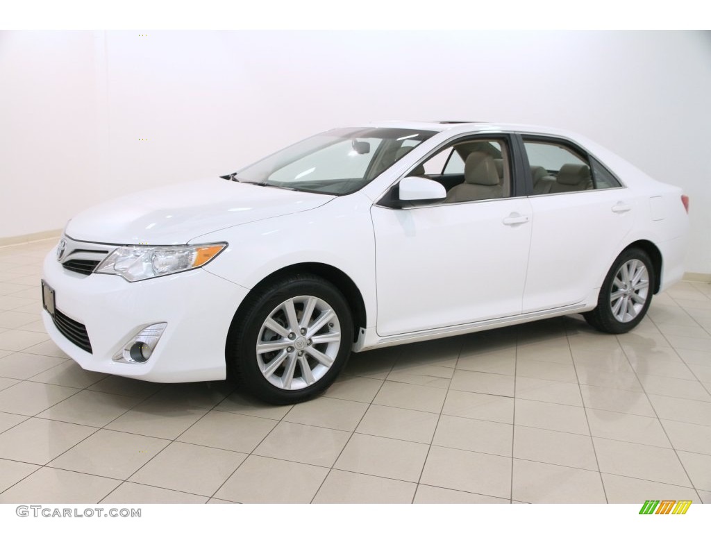 2013 Camry XLE V6 - Super White / Ivory photo #3