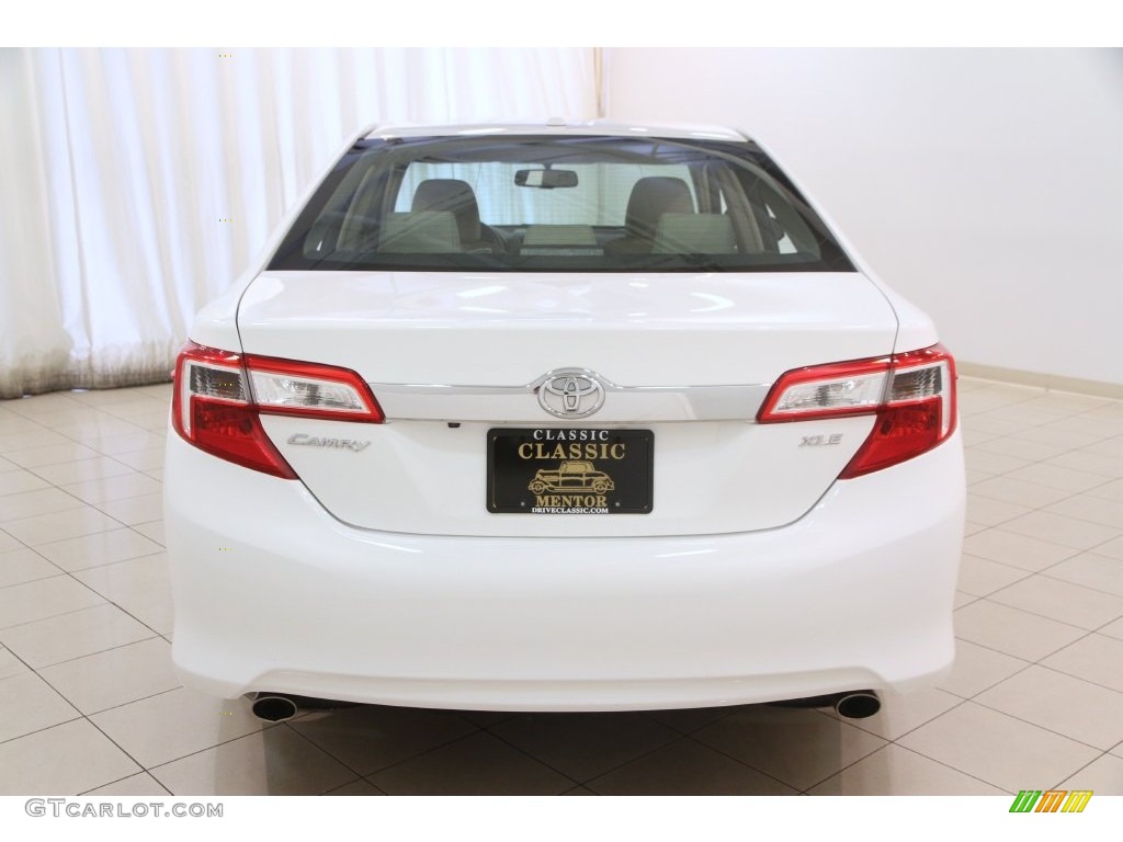 2013 Camry XLE V6 - Super White / Ivory photo #16