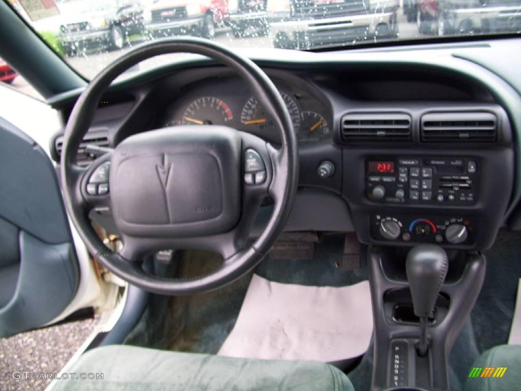 1996 Grand Prix SE Coupe - Bright White / Blue photo #14