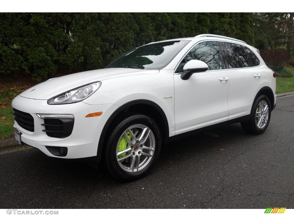 White Porsche Cayenne