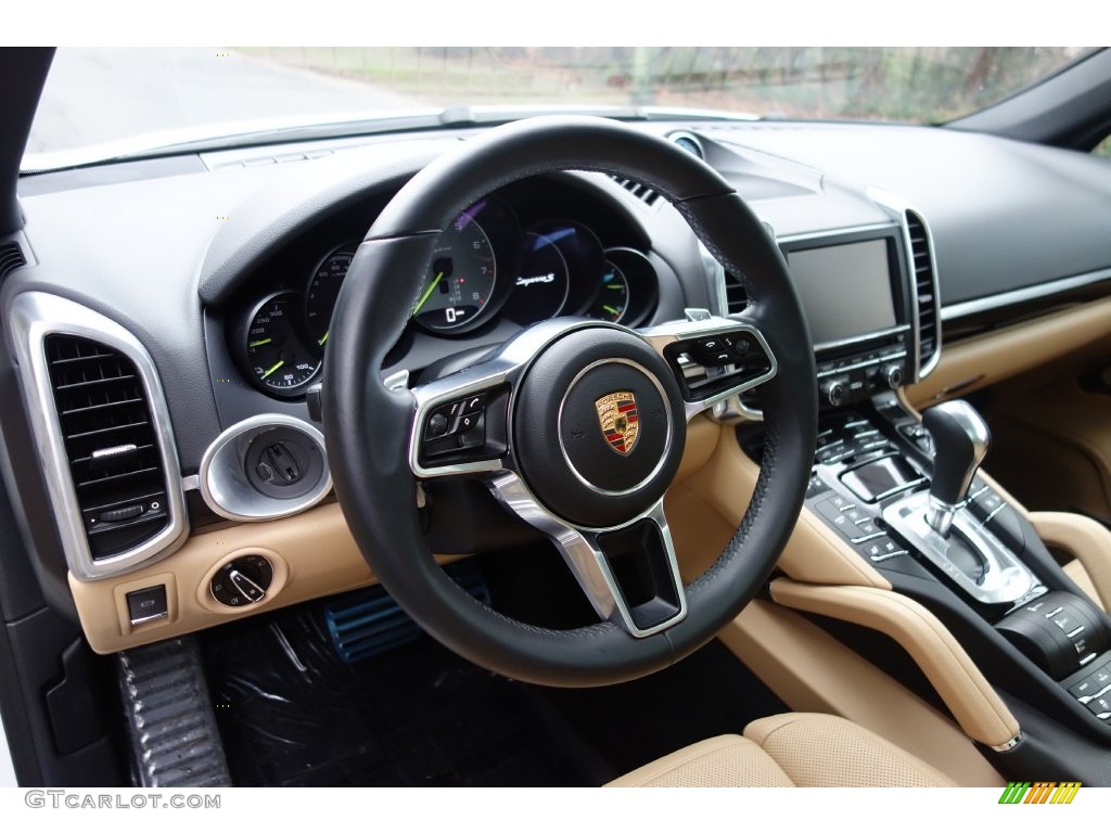 2015 Porsche Cayenne S E-Hybrid Black/Luxor Beige Steering Wheel Photo #109639819