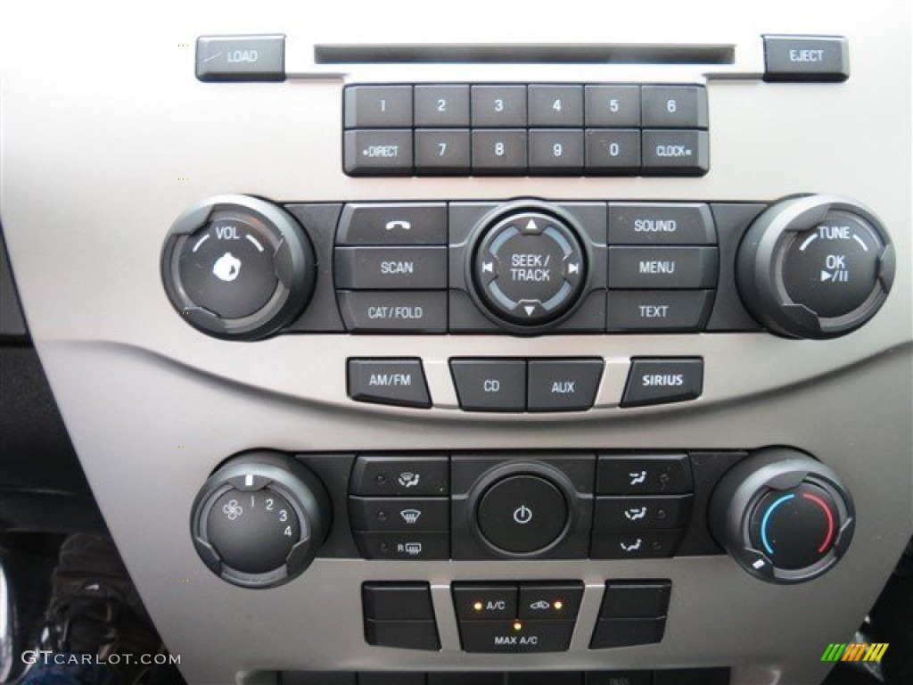 2008 Ford Focus SE Sedan Controls Photos