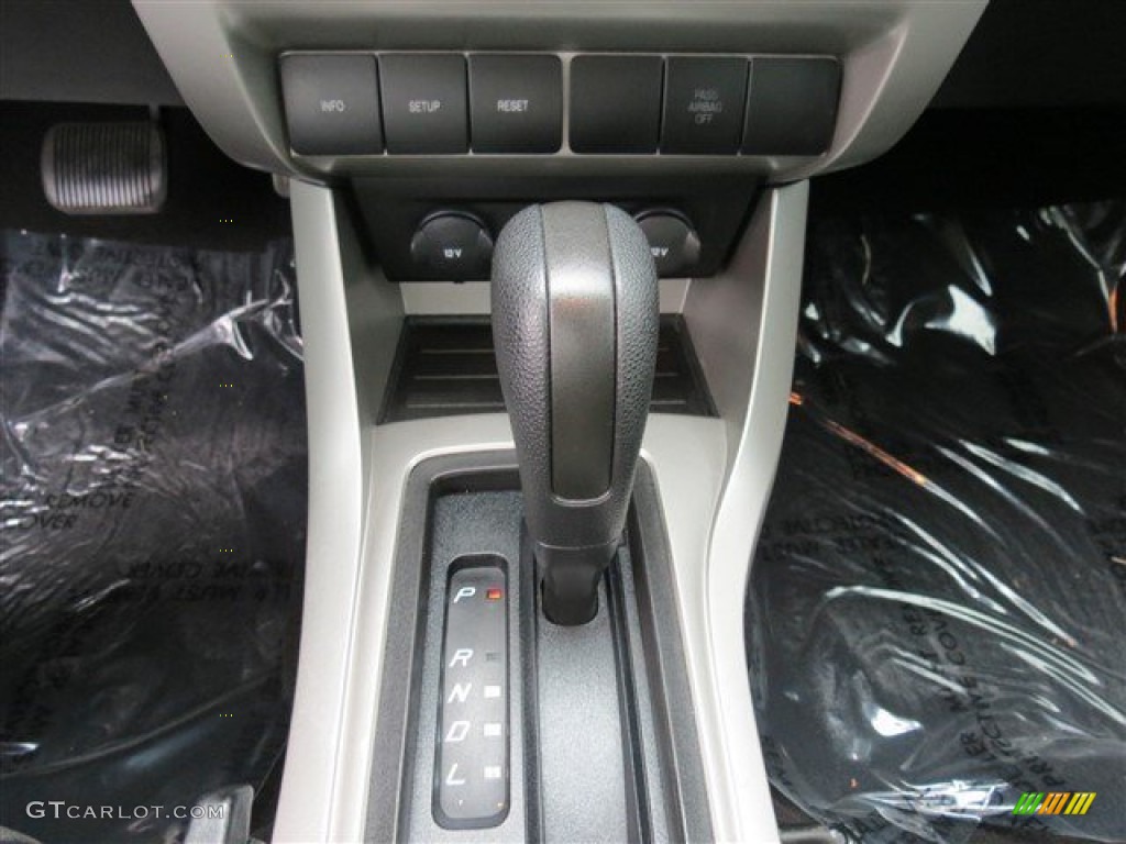 2008 Ford Focus SE Sedan 5 Speed Manual Transmission Photo #109663545