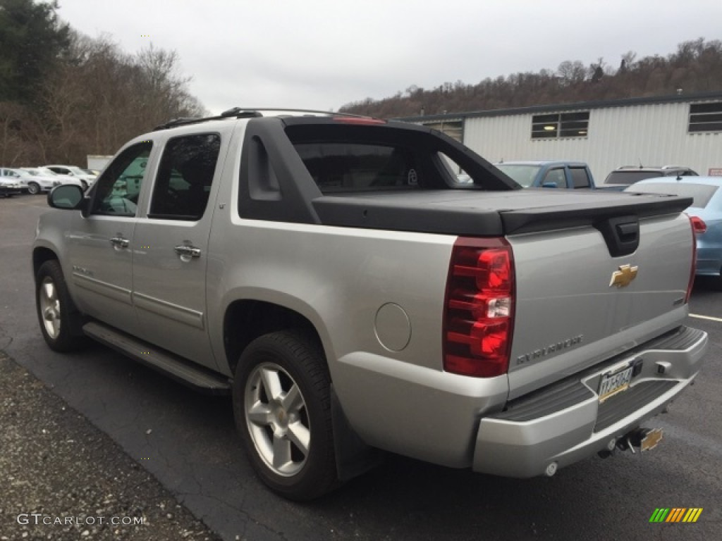 2011 Avalanche LT 4x4 - Sheer Silver Metallic / Ebony photo #2