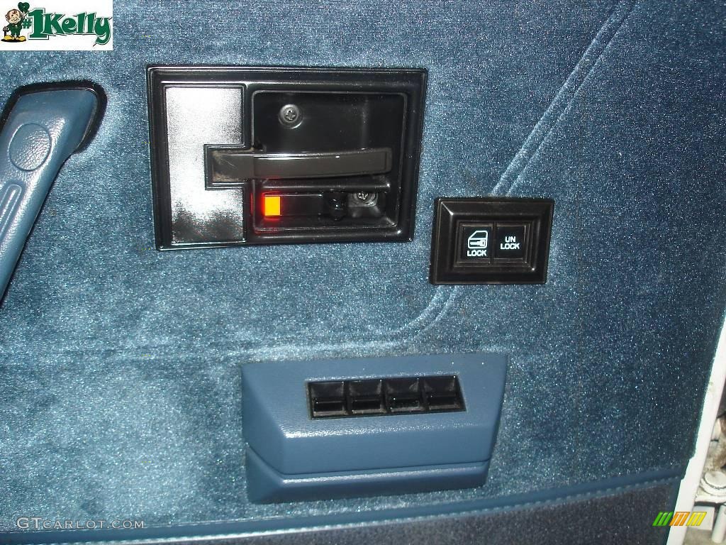 1988 Cavalier Z24 Convertible - White / Blue photo #17