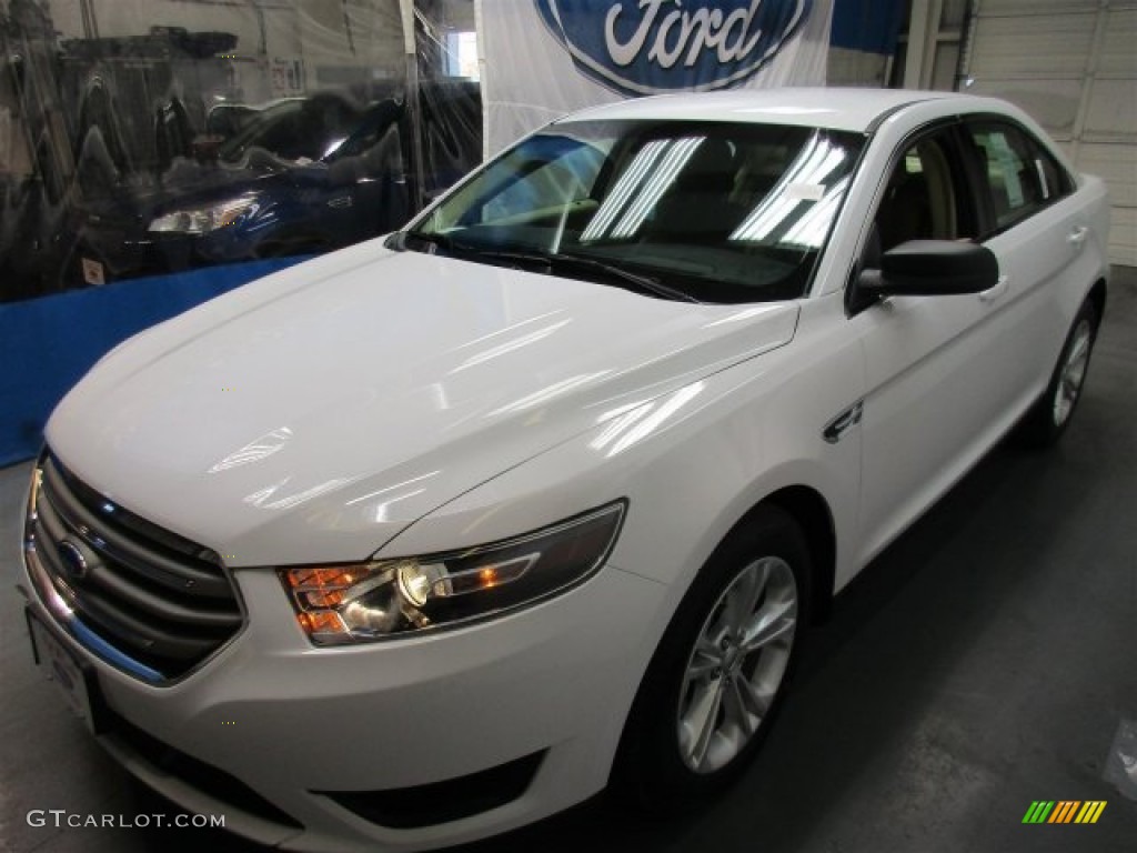 2015 Taurus SE - Oxford White / Dune photo #3
