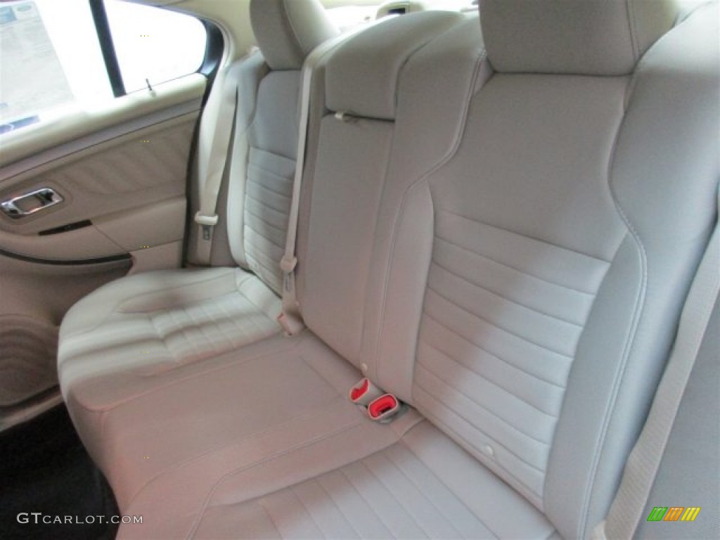 2015 Taurus SE - Oxford White / Dune photo #9