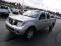 Radiant Silver - Frontier SE Crew Cab 4x4 Photo No. 5