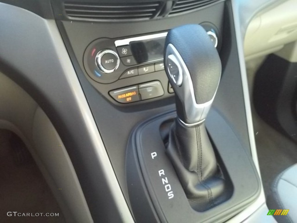 2016 Escape SE - Oxford White / Medium Light Stone photo #29