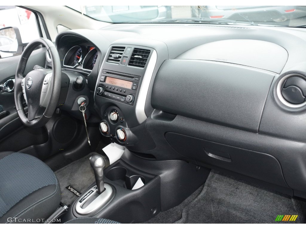 2014 Versa Note SV - Aspen White / Charcoal photo #5