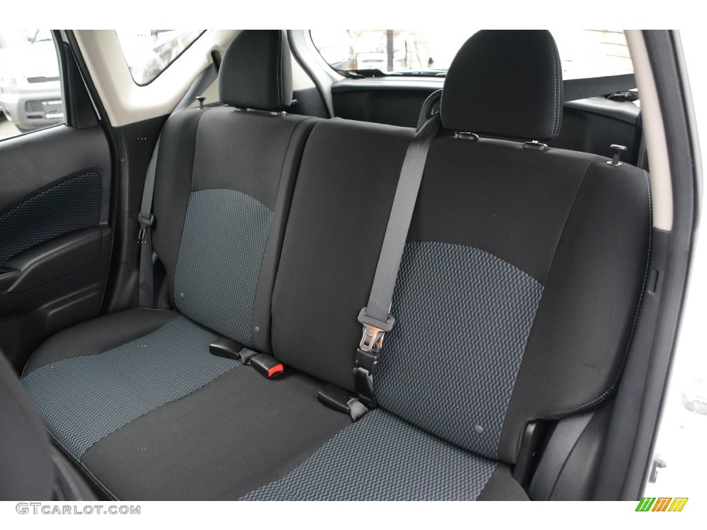 2014 Versa Note SV - Aspen White / Charcoal photo #17
