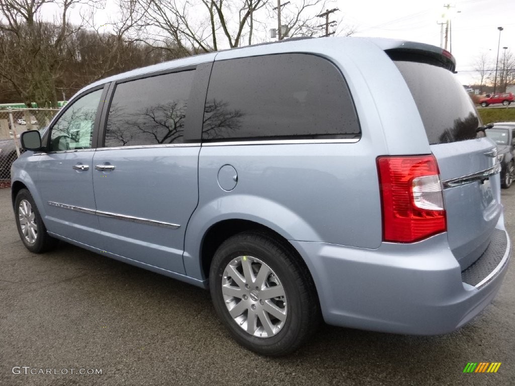 2016 Town & Country Touring - Crystal Blue Pearl / Black/Light Graystone photo #3