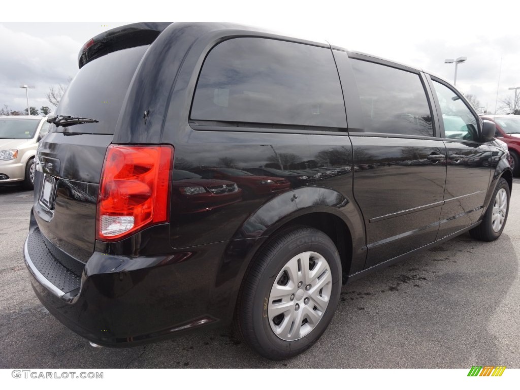 2016 Grand Caravan SE - Brilliant Black Crystal Pearl / Black/Light Graystone photo #3