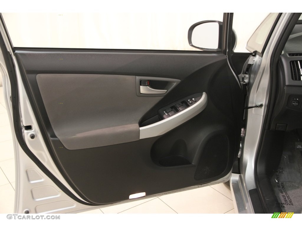 2012 Prius 3rd Gen Two Hybrid - Classic Silver Metallic / Dark Gray photo #4