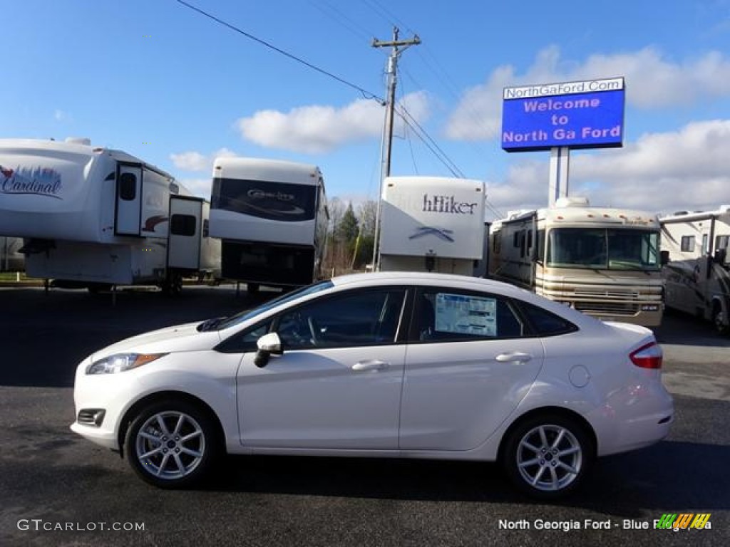 2016 Fiesta SE Sedan - White Platinum Metallic Tri-coat / Charcoal Black photo #2