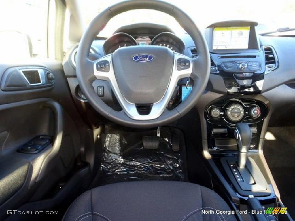 2016 Fiesta SE Sedan - White Platinum Metallic Tri-coat / Charcoal Black photo #16