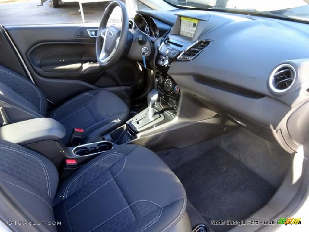 2016 Fiesta SE Sedan - White Platinum Metallic Tri-coat / Charcoal Black photo #28