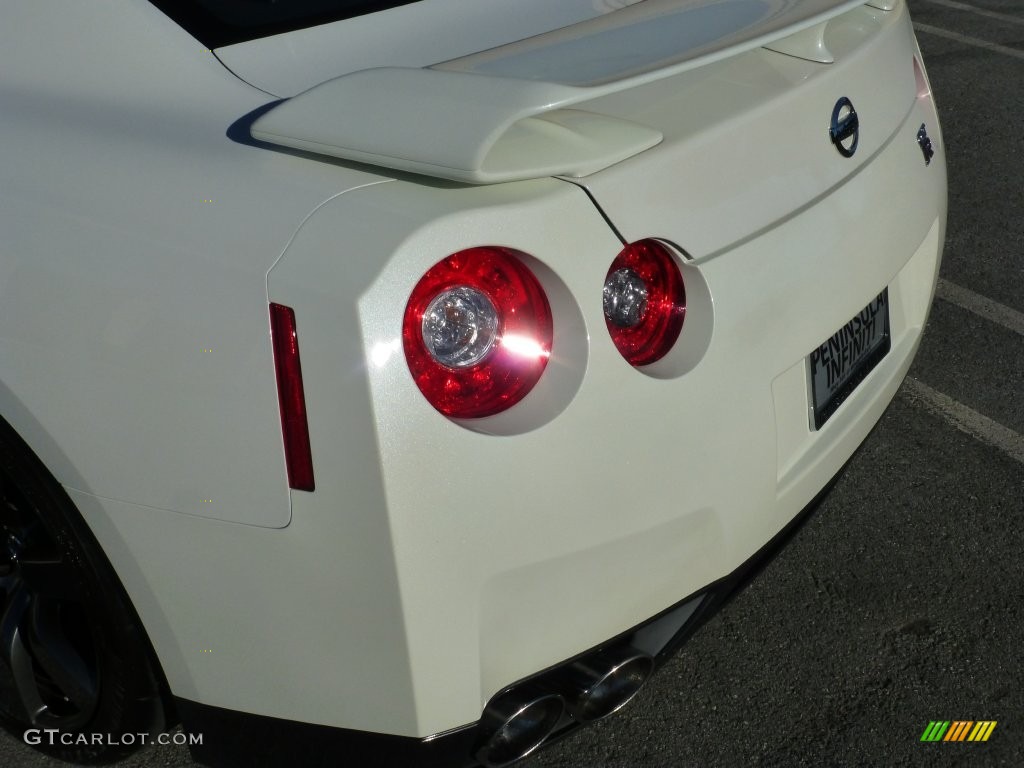 2009 GT-R Premium - Ivory White / Black photo #17