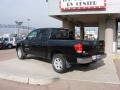 Galaxy Black - Titan SE Crew Cab 4x4 Photo No. 3