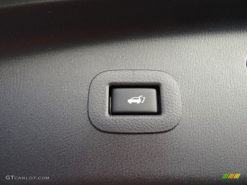 2016 Infiniti QX80 Signature Edition AWD Controls Photos