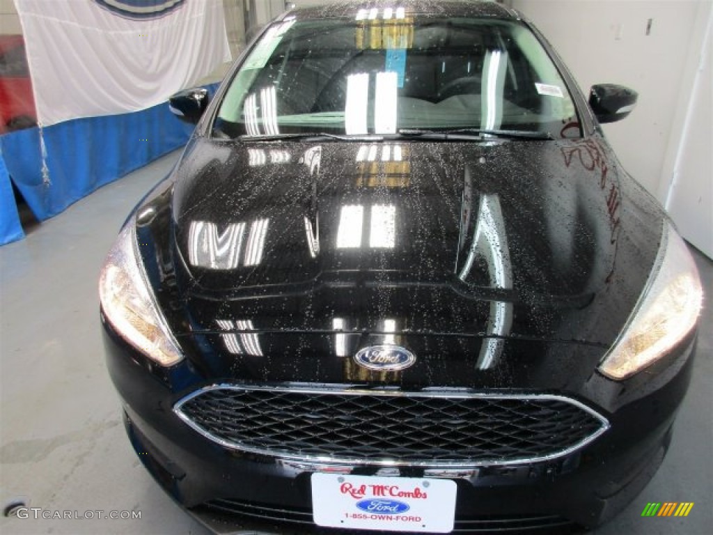 2016 Focus SE Sedan - Shadow Black / Charcoal Black photo #2