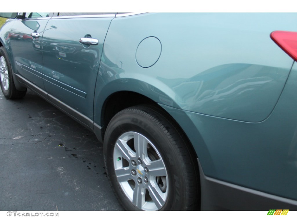 2009 Traverse LT - Silver Moss Metallic / Ebony photo #4