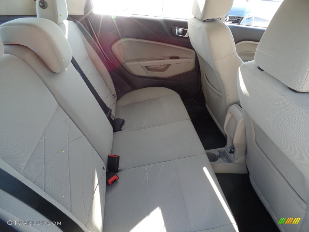 2015 Fiesta SE Hatchback - Oxford White / Medium Light Stone photo #14