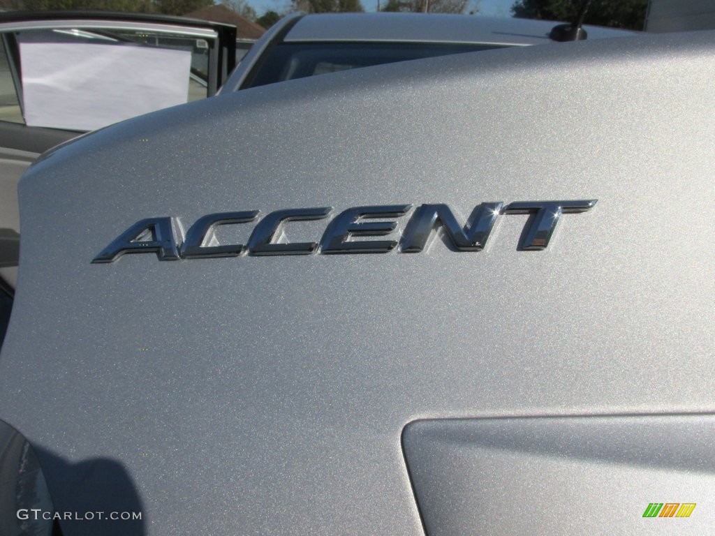2016 Accent SE Sedan - Ironman Silver / Gray photo #14