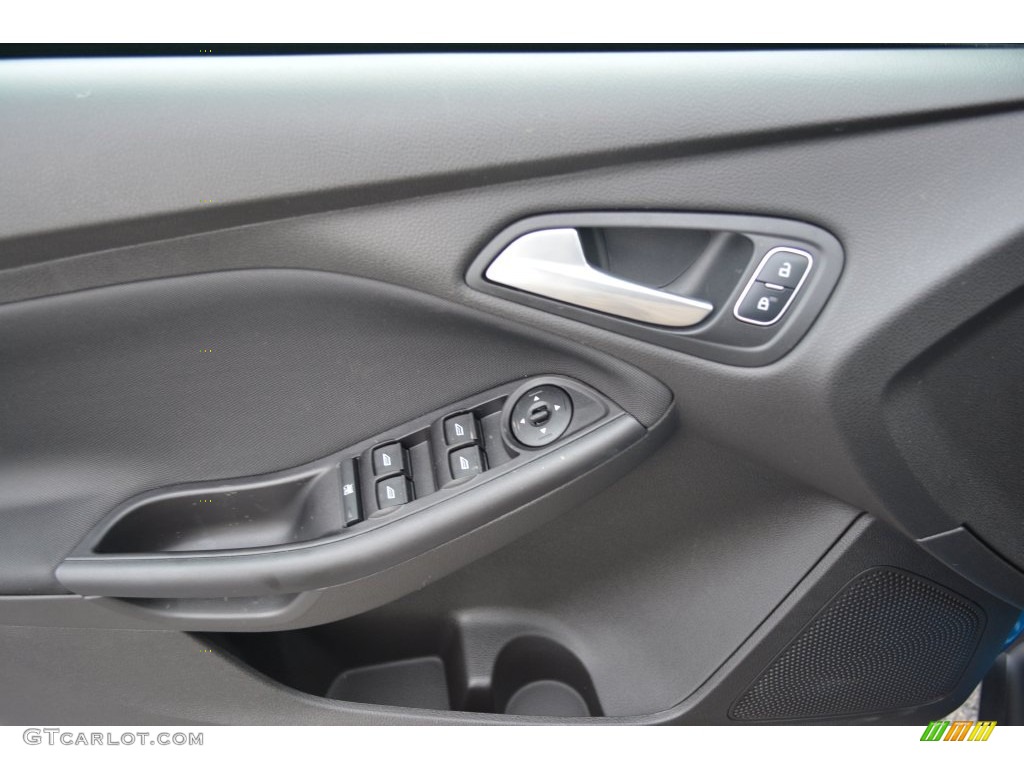 2016 Focus SE Sedan - Blue Candy / Charcoal Black photo #6