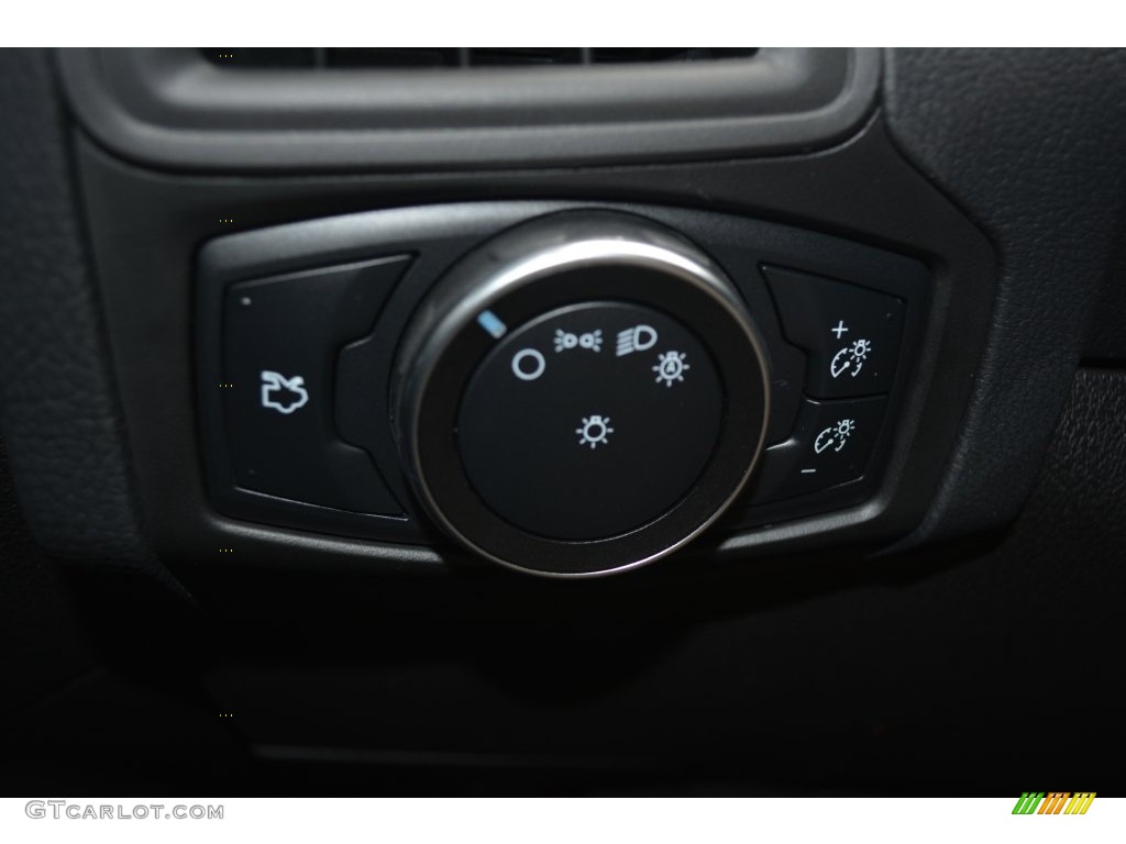 2016 Focus SE Sedan - Blue Candy / Charcoal Black photo #18