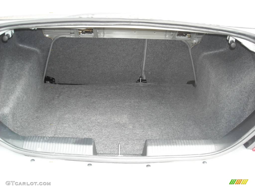 2004 Focus LX Sedan - CD Silver Metallic / Medium Graphite photo #12