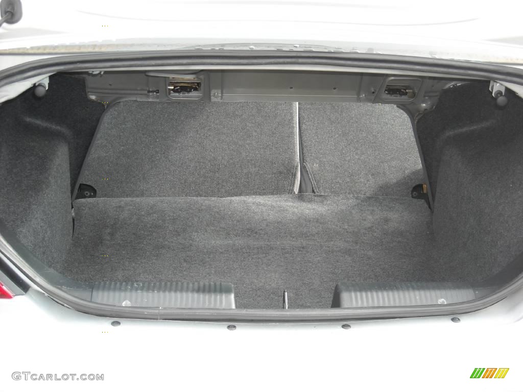 2004 Focus LX Sedan - CD Silver Metallic / Medium Graphite photo #13
