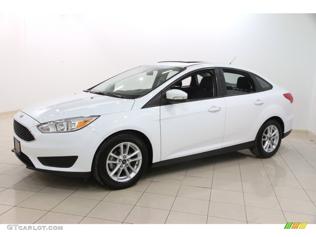 2015 Focus SE Sedan - Oxford White / Charcoal Black photo #3