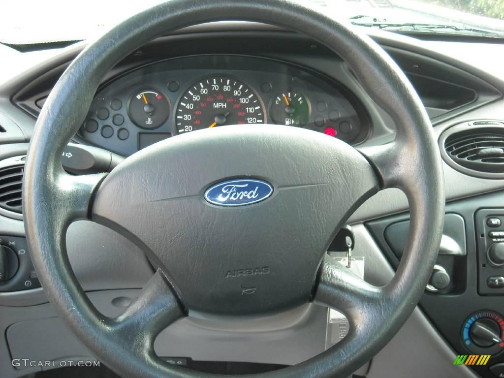 2004 Focus LX Sedan - CD Silver Metallic / Medium Graphite photo #26