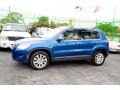 Sapphire Blue Metallic - Tiguan SE Photo No. 4