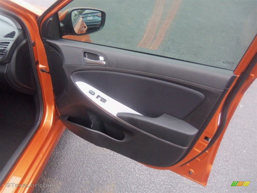 2016 Accent SE Hatchback - Vitamin C / Black photo #13