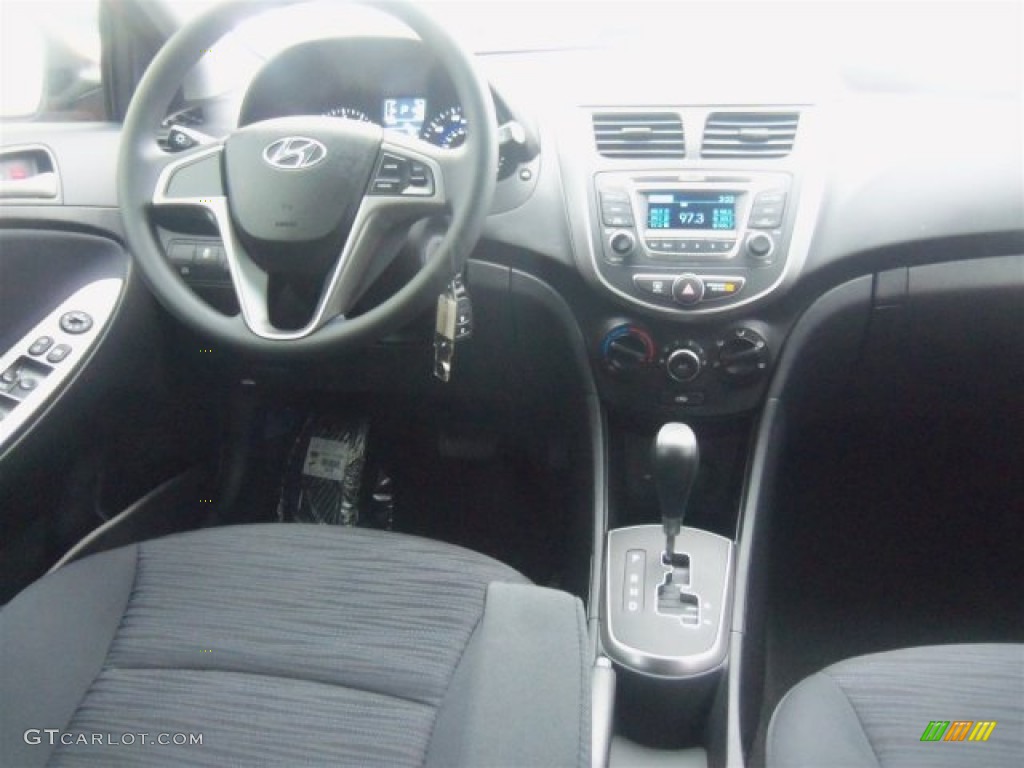 2016 Accent SE Hatchback - Vitamin C / Black photo #17