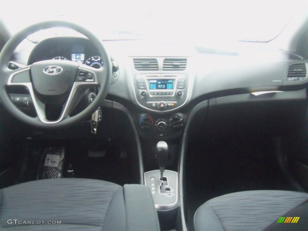 2016 Accent SE Hatchback - Vitamin C / Black photo #21